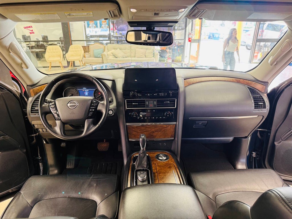 Nissan Armada Vehicle Full-screen Gallery Image 15