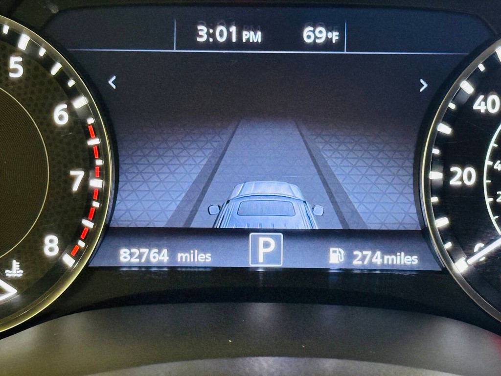 Nissan Armada Vehicle Full-screen Gallery Image 17