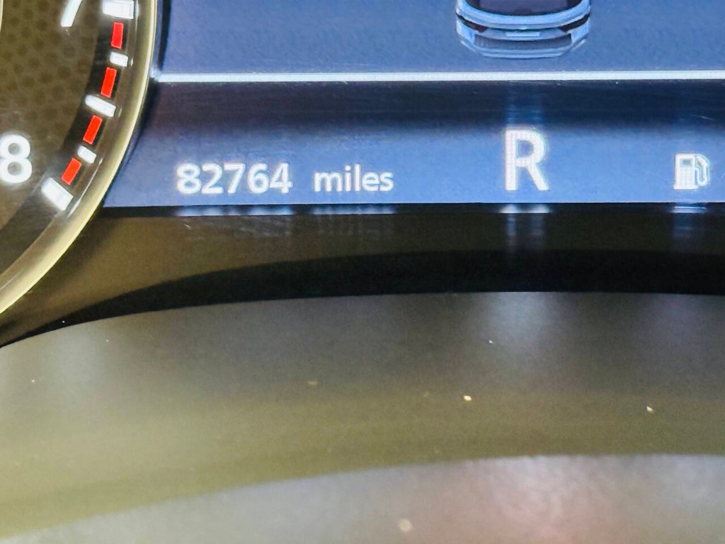 Nissan Armada Vehicle Full-screen Gallery Image 18