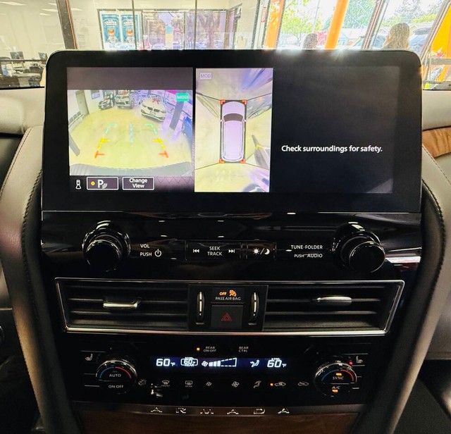 Nissan Armada Vehicle Full-screen Gallery Image 17