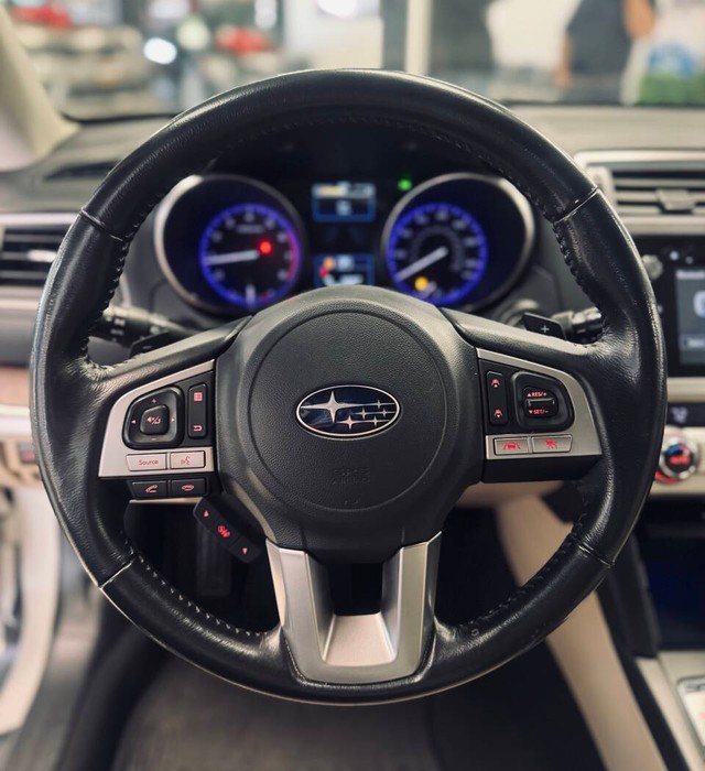 Subaru Outback Vehicle Full-screen Gallery Image 06