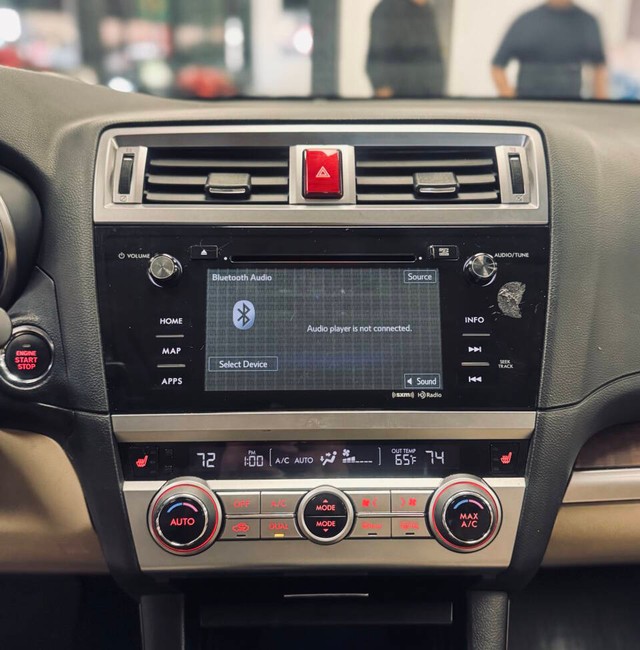 Subaru Outback Vehicle Full-screen Gallery Image 09