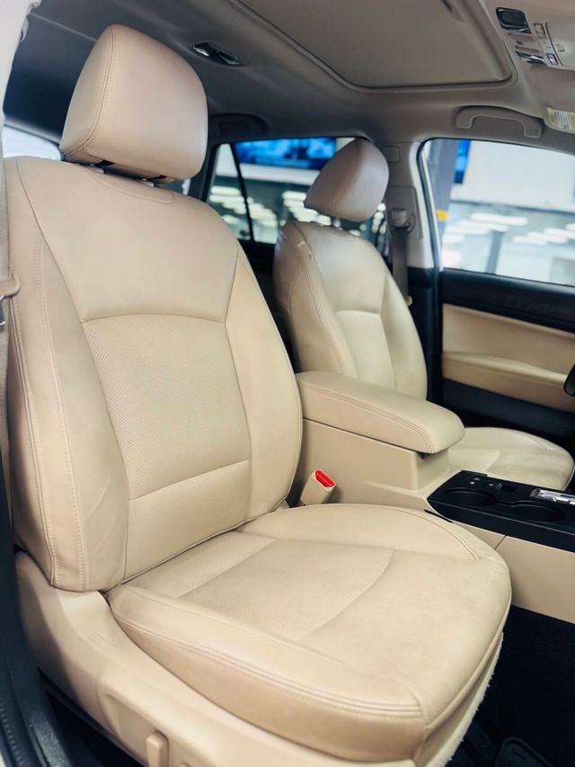 Subaru Outback Vehicle Full-screen Gallery Image 12