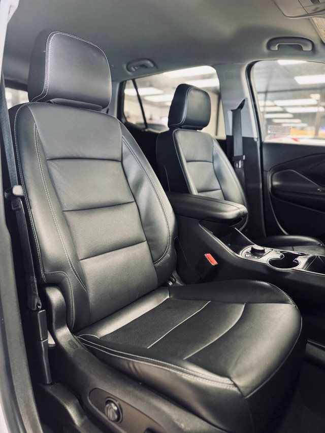 GMC Terrain Vehicle Full-screen Gallery Image 12