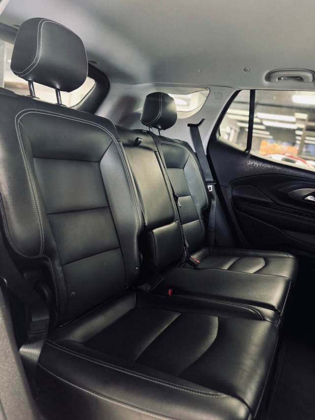 GMC Terrain Vehicle Full-screen Gallery Image 15
