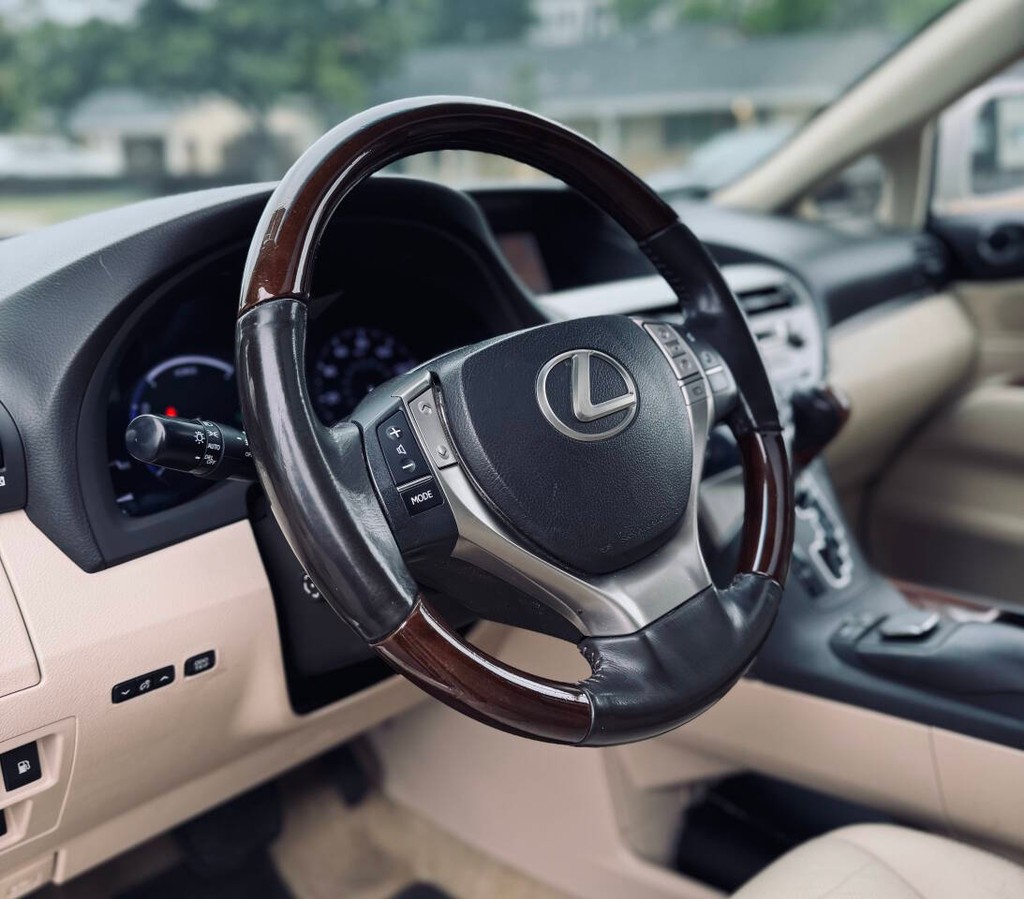 Lexus RX 450h Vehicle Full-screen Gallery Image 08