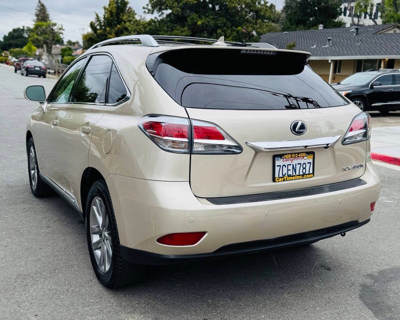 Lexus RX 450h Vehicle Full-screen Gallery Image 06