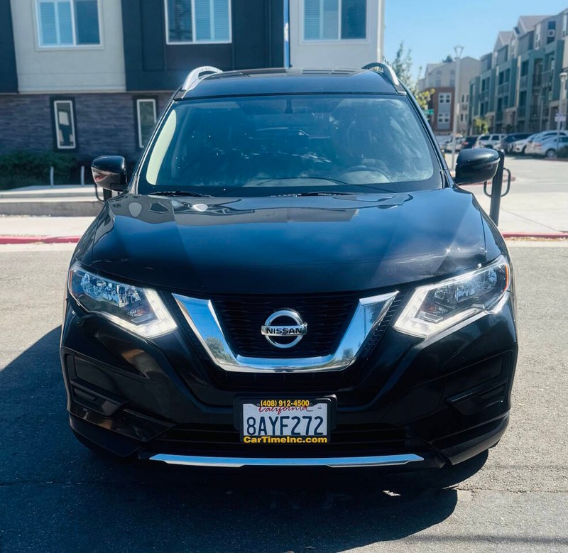 Nissan Rogue Vehicle Full-screen Gallery Image 03