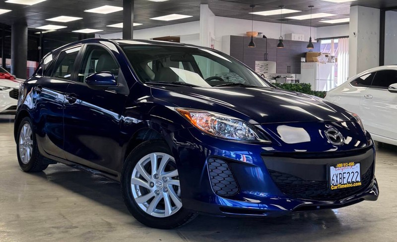 Mazda MAZDA3 Vehicle Full-screen Gallery Image 04