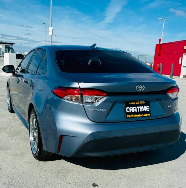 Toyota Corolla Vehicle Full-screen Gallery Image 03