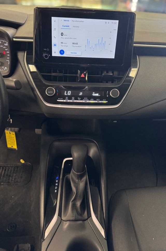 Toyota Corolla Vehicle Full-screen Gallery Image 12