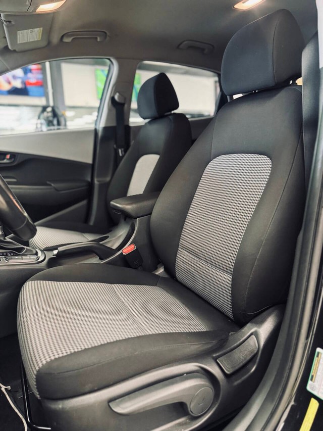 Hyundai Kona Vehicle Full-screen Gallery Image 12