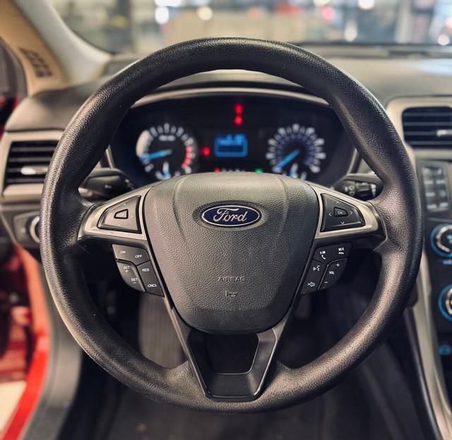 Ford Fusion Vehicle Full-screen Gallery Image 08