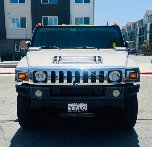 HUMMER H2 Vehicle Full-screen Gallery Image 03