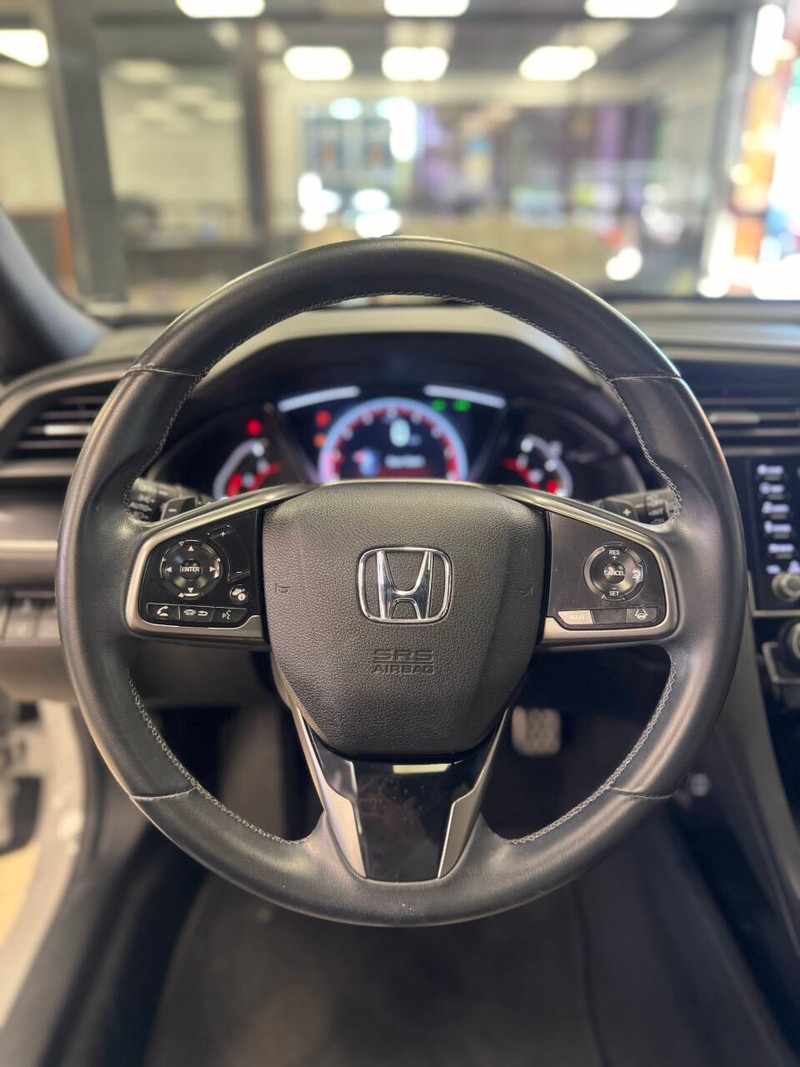 Honda Civic Hatchback Vehicle Full-screen Gallery Image 09