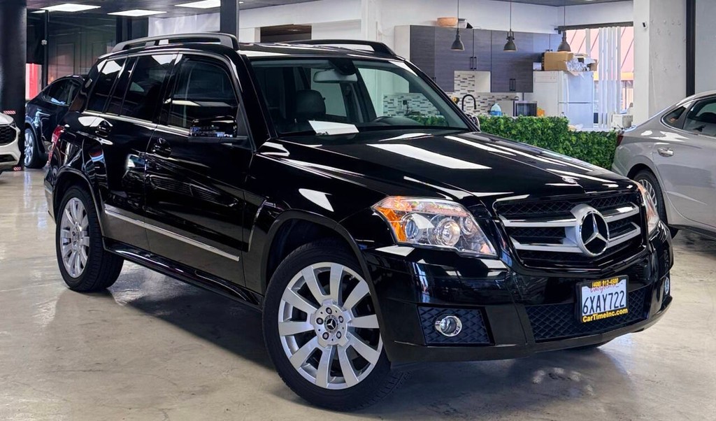 Mercedes-Benz GLK-Class Vehicle Full-screen Gallery Image 02