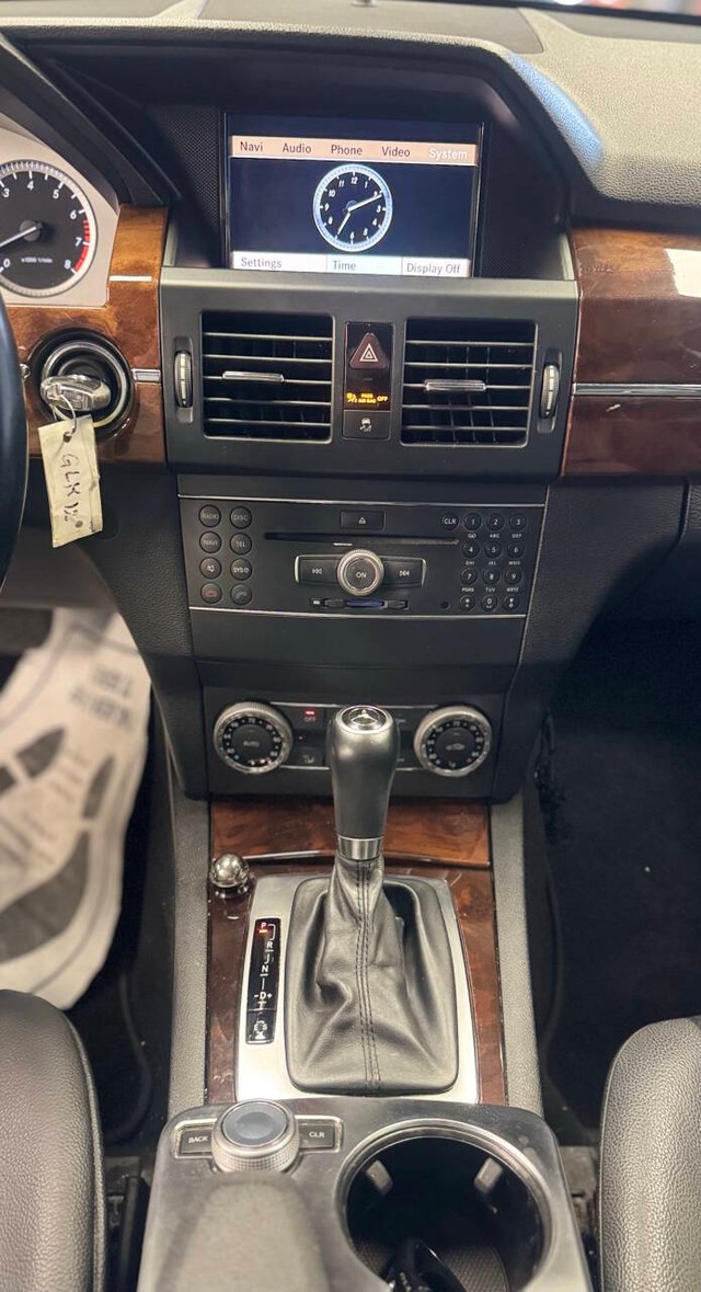 Mercedes-Benz GLK-Class Vehicle Full-screen Gallery Image 17