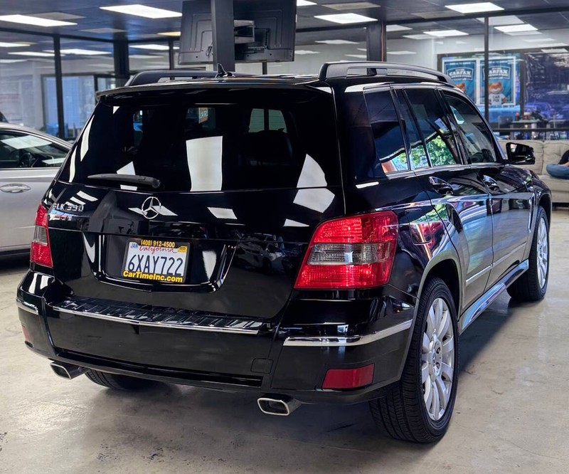 Mercedes-Benz GLK-Class Vehicle Full-screen Gallery Image 12