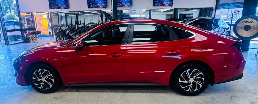 Hyundai Sonata Hybrid Vehicle Full-screen Gallery Image 02