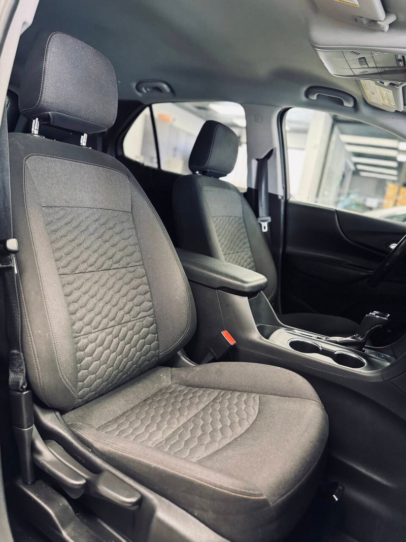 Chevrolet Equinox Vehicle Full-screen Gallery Image 13