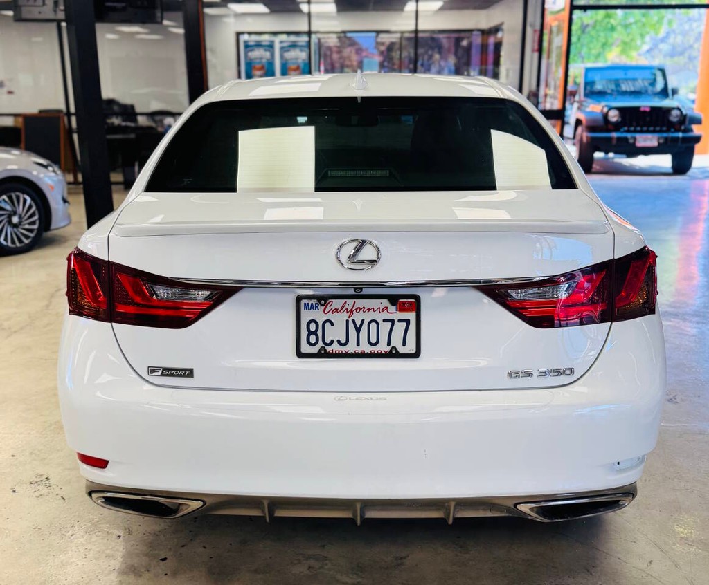 Lexus GS 350 Vehicle Full-screen Gallery Image 05