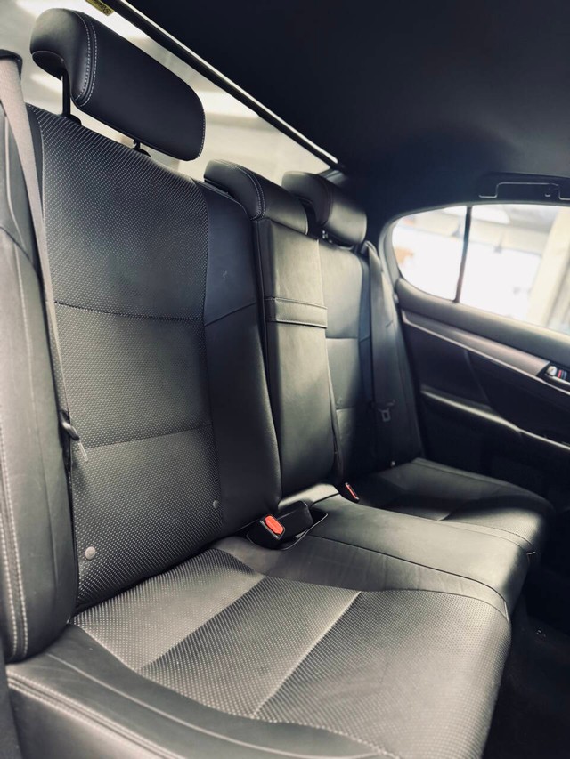 Lexus GS 350 Vehicle Full-screen Gallery Image 15