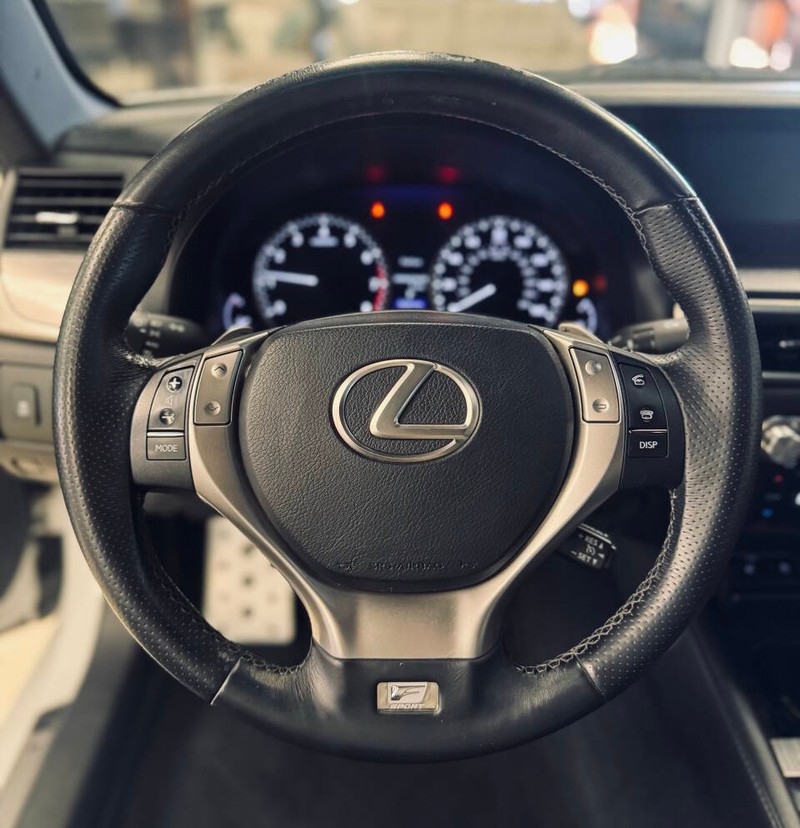 Lexus GS 350 Vehicle Full-screen Gallery Image 09