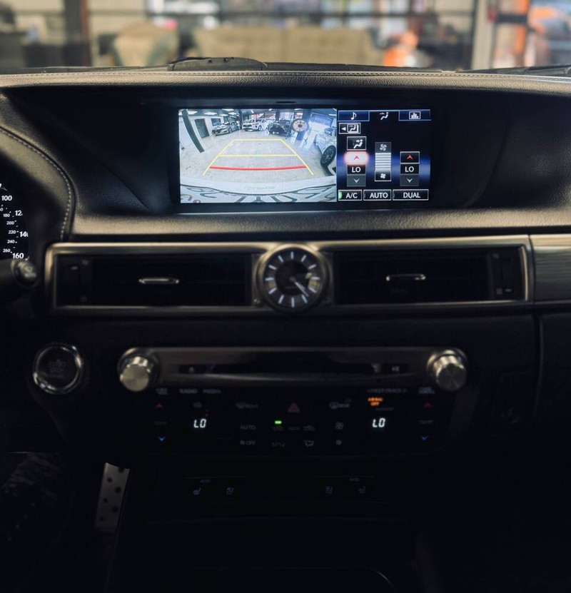 Lexus GS 350 Vehicle Full-screen Gallery Image 11