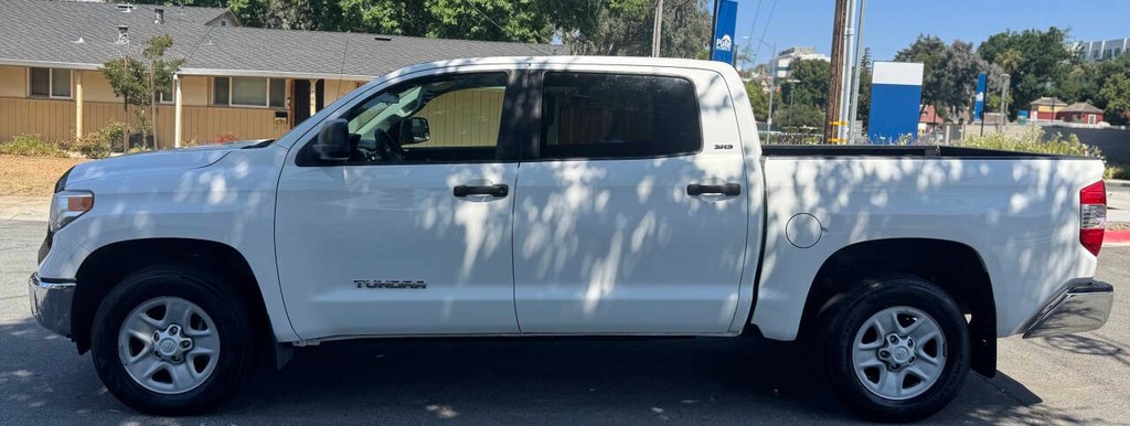 Toyota Tundra Vehicle Full-screen Gallery Image 03