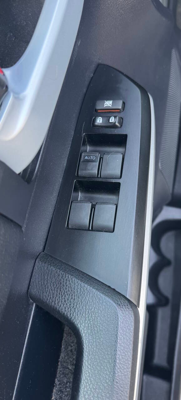 Toyota Tundra Vehicle Full-screen Gallery Image 12