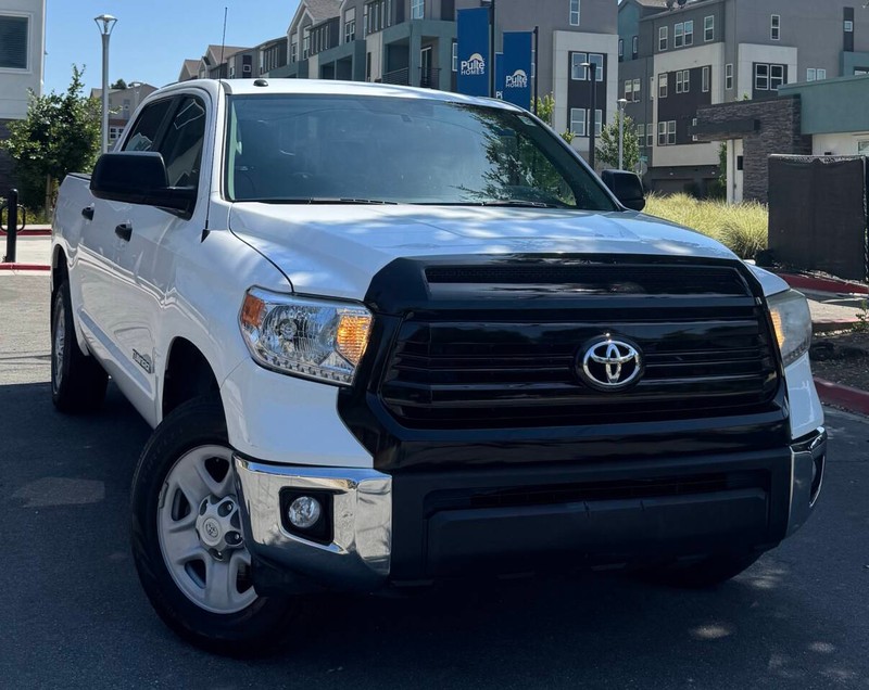Toyota Tundra Vehicle Full-screen Gallery Image 03