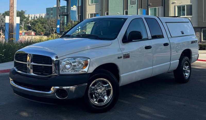 Dodge Ram 2500 Vehicle Full-screen Gallery Image 02