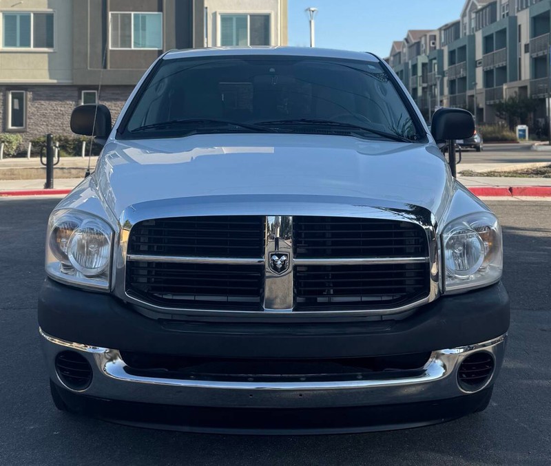 Dodge Ram 2500 Vehicle Full-screen Gallery Image 05