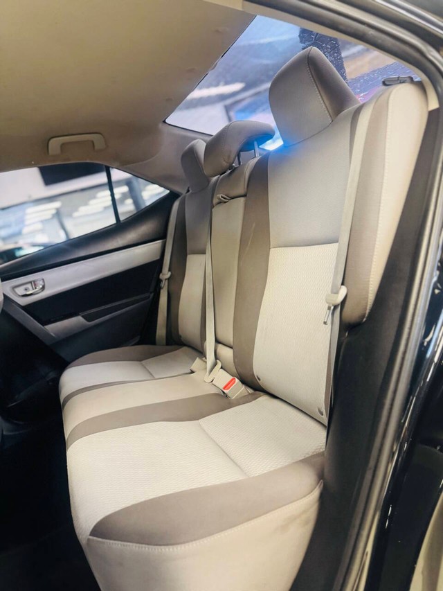 Toyota Corolla Vehicle Full-screen Gallery Image 15