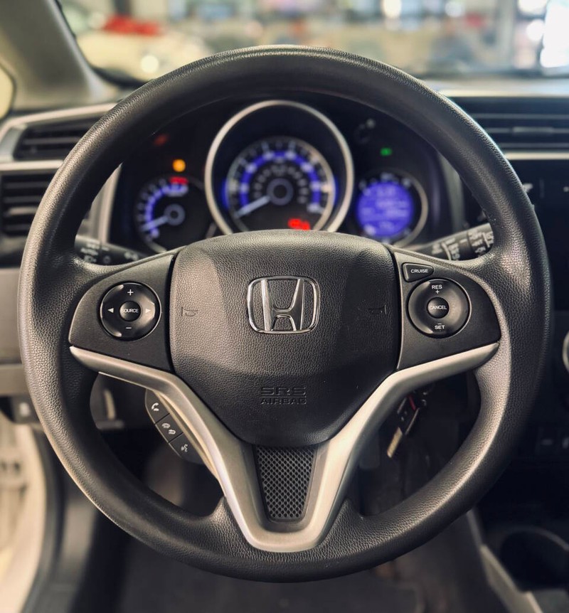 Honda Fit Vehicle Full-screen Gallery Image 09
