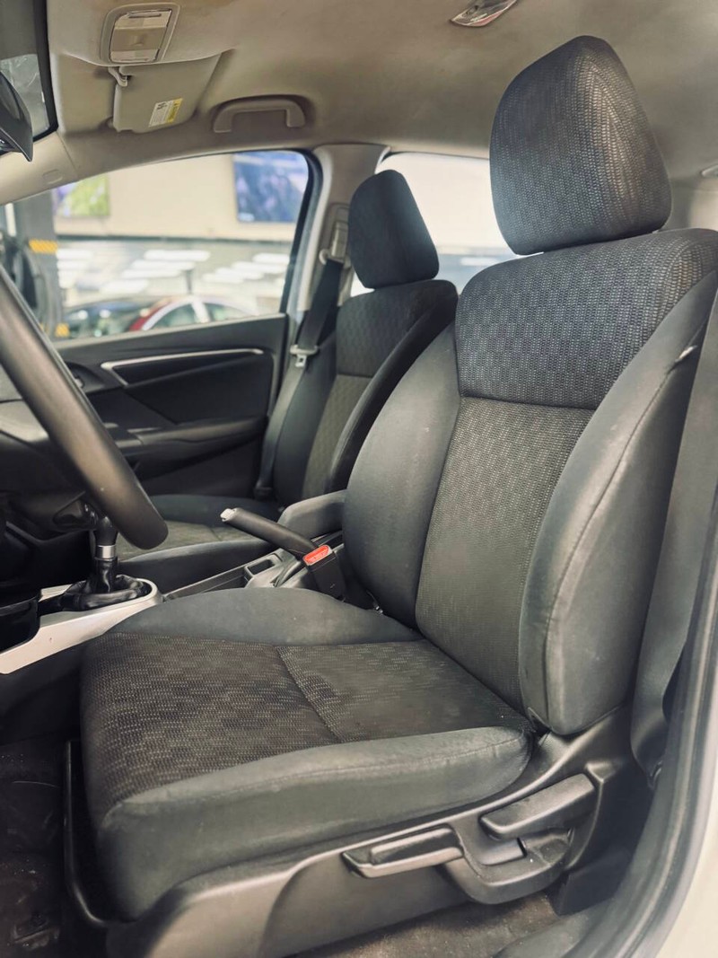 Honda Fit Vehicle Full-screen Gallery Image 12