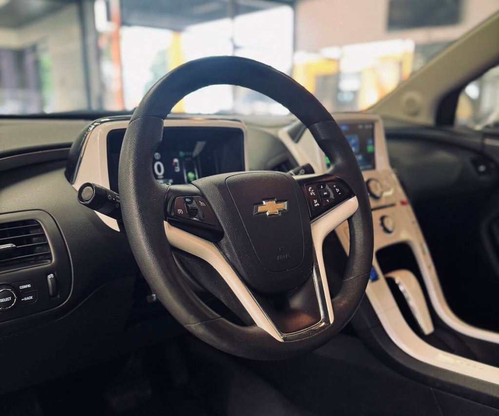 Chevrolet Volt Vehicle Full-screen Gallery Image 11