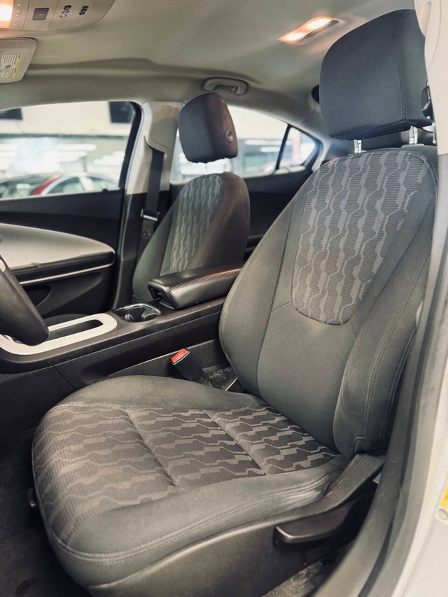 Chevrolet Volt Vehicle Full-screen Gallery Image 10