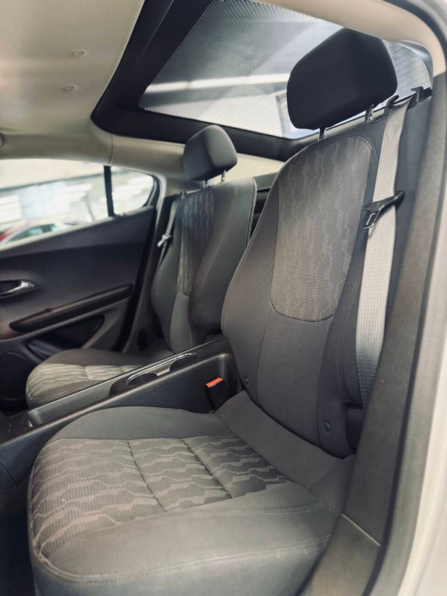 Chevrolet Volt Vehicle Full-screen Gallery Image 15