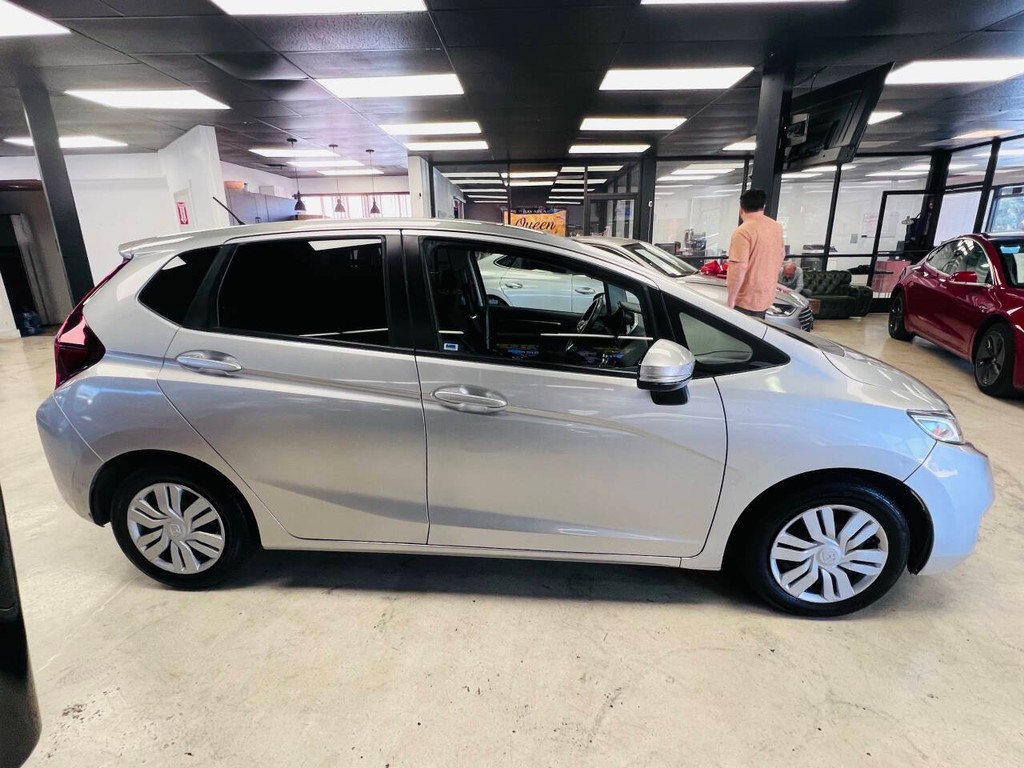 Honda Fit Vehicle Full-screen Gallery Image 11