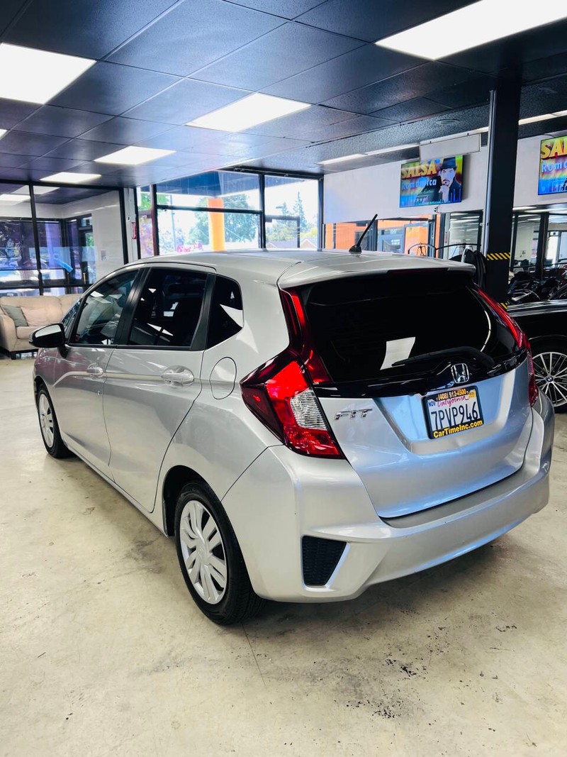 Honda Fit Vehicle Full-screen Gallery Image 07