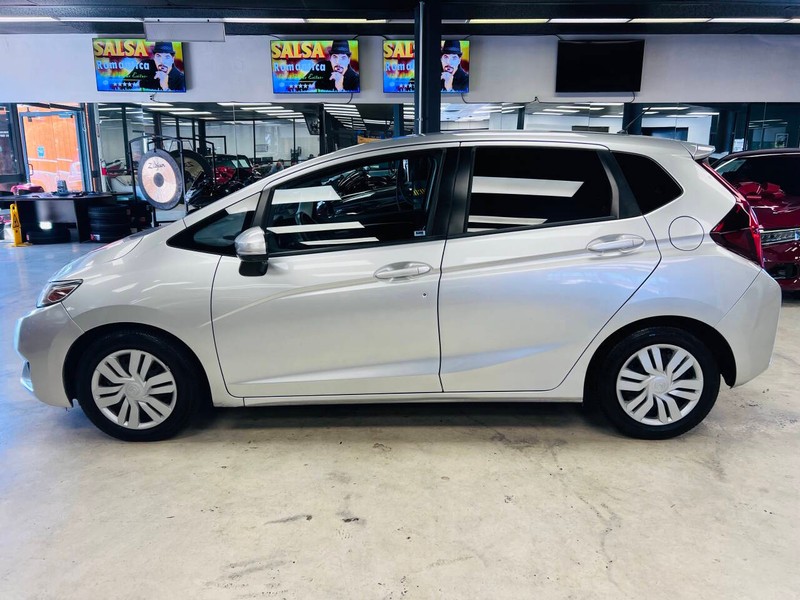 Honda Fit Vehicle Full-screen Gallery Image 08