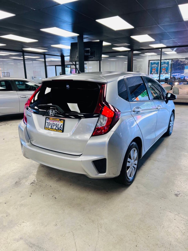 Honda Fit Vehicle Full-screen Gallery Image 10