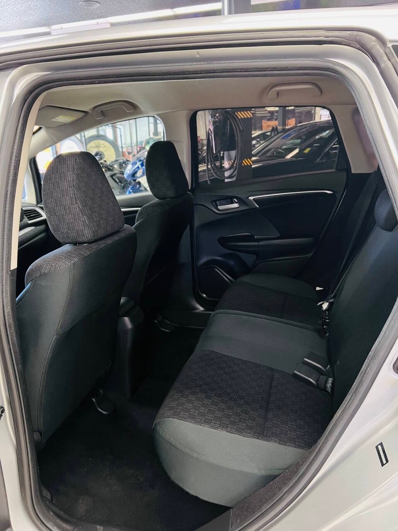 Honda Fit Vehicle Full-screen Gallery Image 13