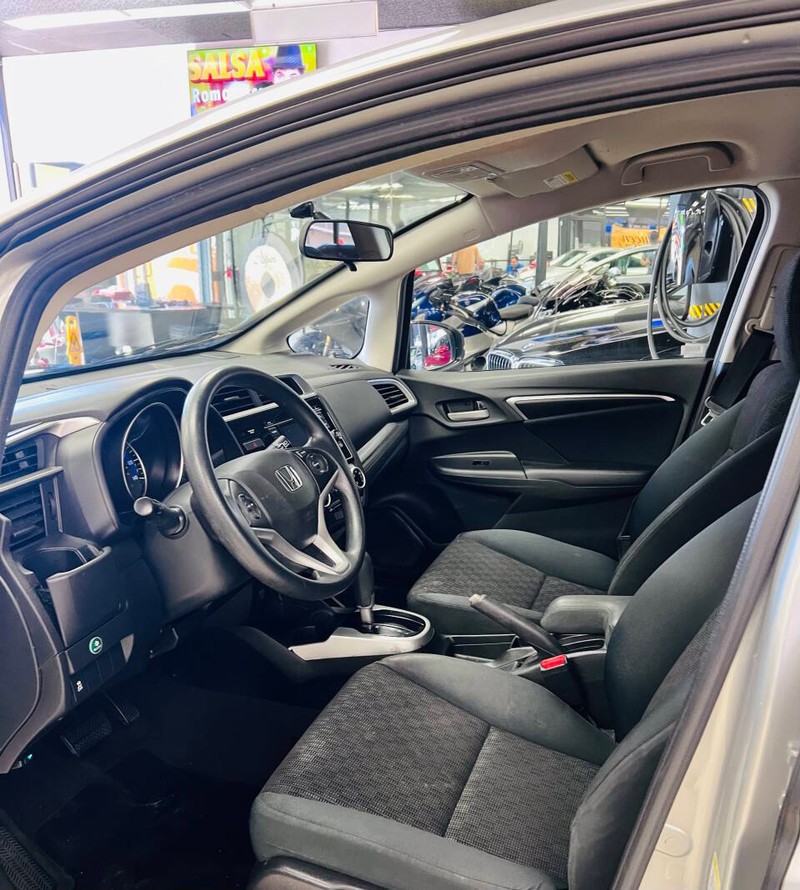 Honda Fit Vehicle Full-screen Gallery Image 14