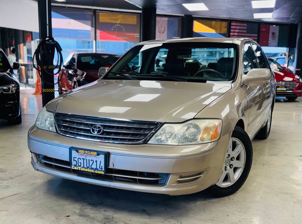 Toyota Avalon Vehicle Full-screen Gallery Image 03