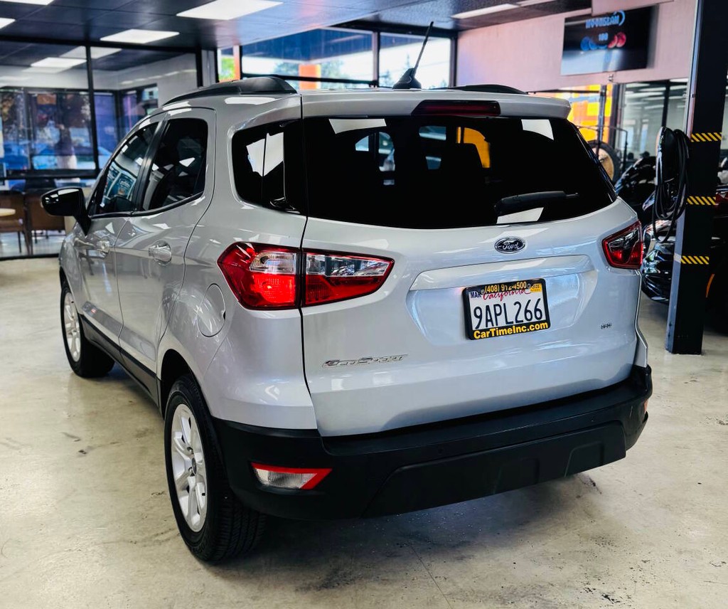 Ford EcoSport Vehicle Full-screen Gallery Image 04