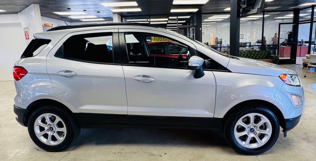 Ford EcoSport Vehicle Full-screen Gallery Image 05