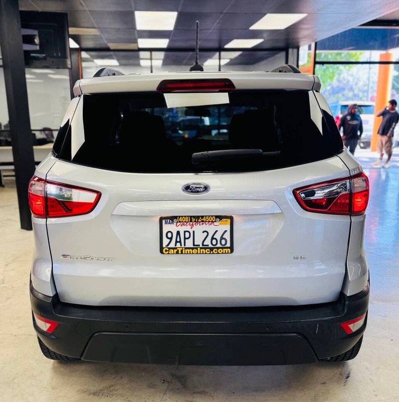 Ford EcoSport Vehicle Full-screen Gallery Image 07