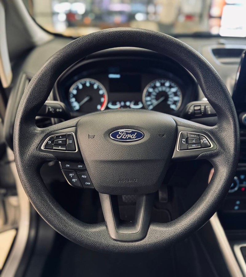 Ford EcoSport Vehicle Full-screen Gallery Image 10